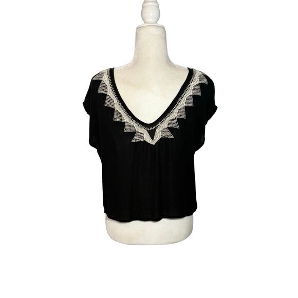 Forever 21 boxy cut embroidered black blouse - S - Picture 4 of 6